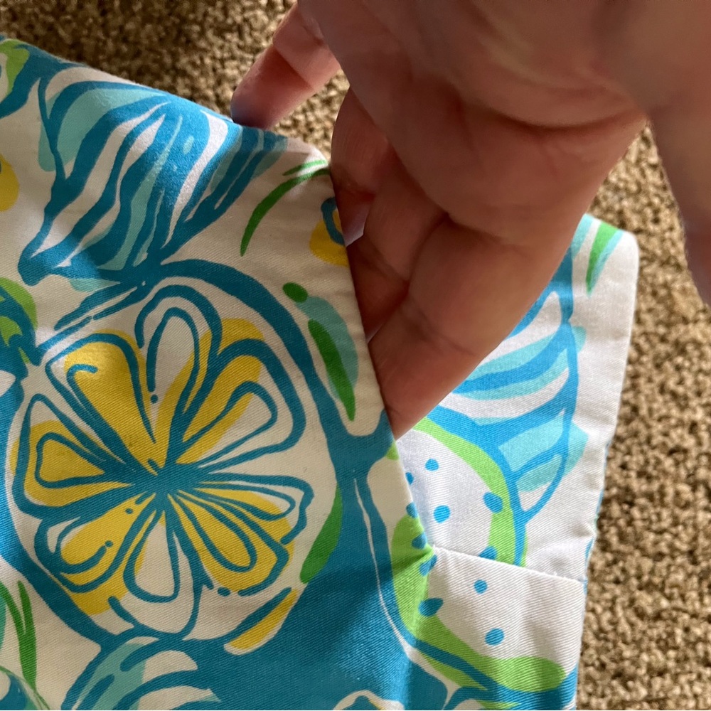 Lilly Pulitzer skort - size 6 fruit print great print placement! 🍋 - Picture 7 of 7